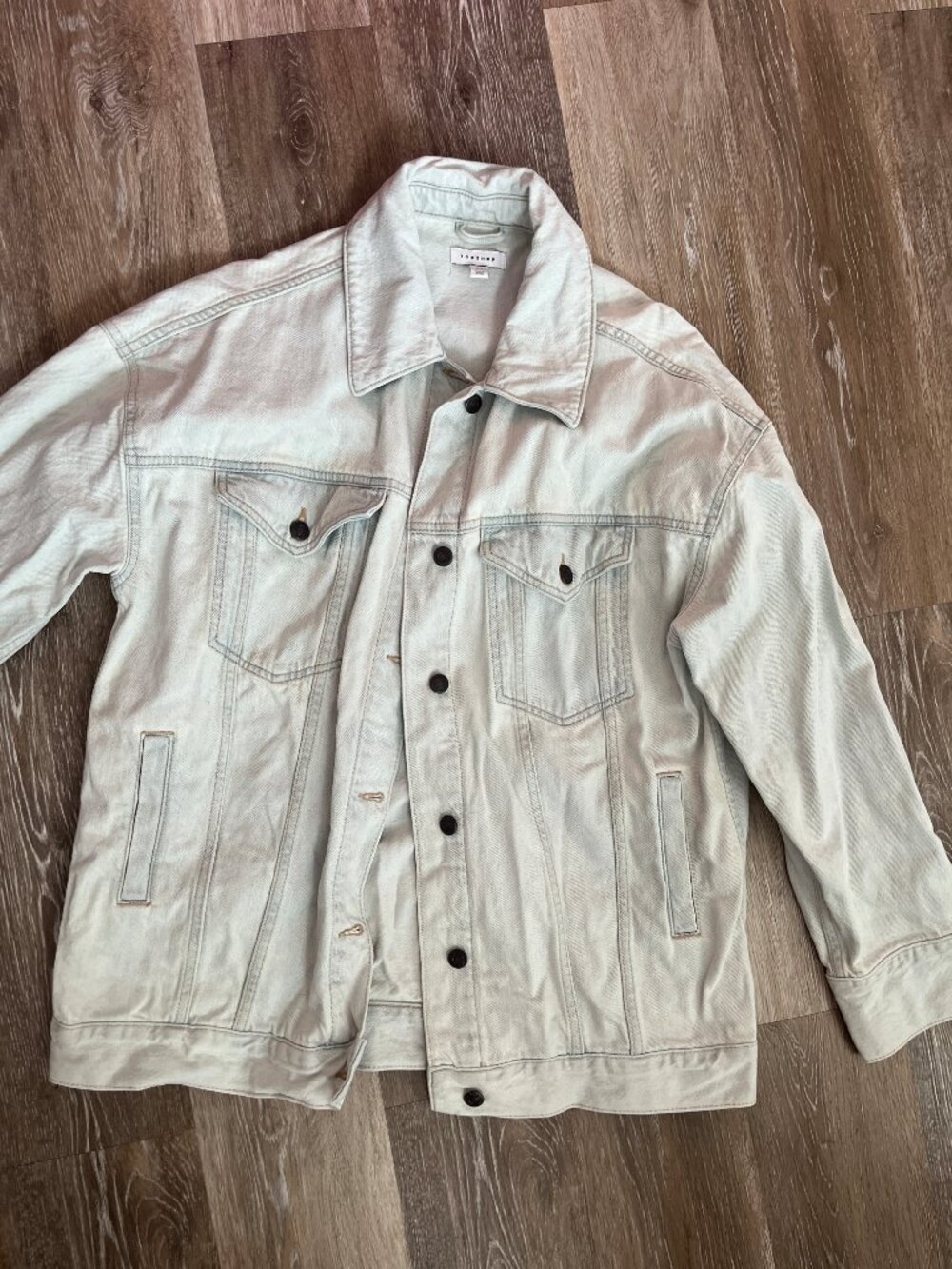 Oversized Fall Light Wash Blue Denim Jacket with Pockets!! - Picture 5 of 7